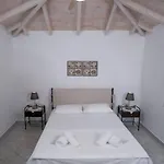 Viola's Petite Paradise *
