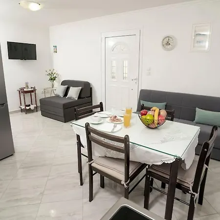 Viola's Petite Paradise Holiday home *